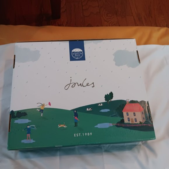 JOULES Molly Welly Mid-Height Red Floral Rubber Rain Boots - Picture 5 of 6